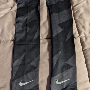 Nike  S/M arm sleeves/ warmers